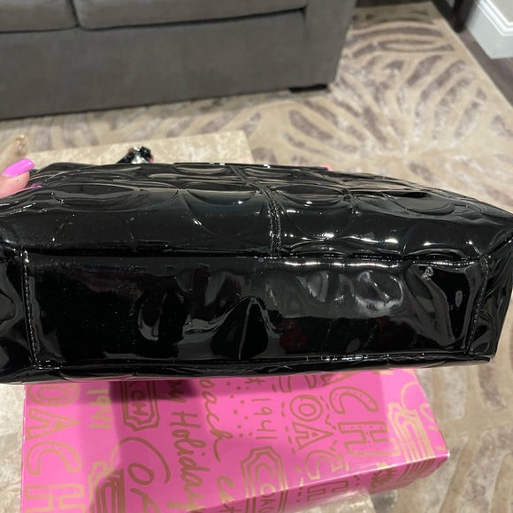 COACH Embossed Gallery Tote in Black Patent NWOT - Picture 4 of 6